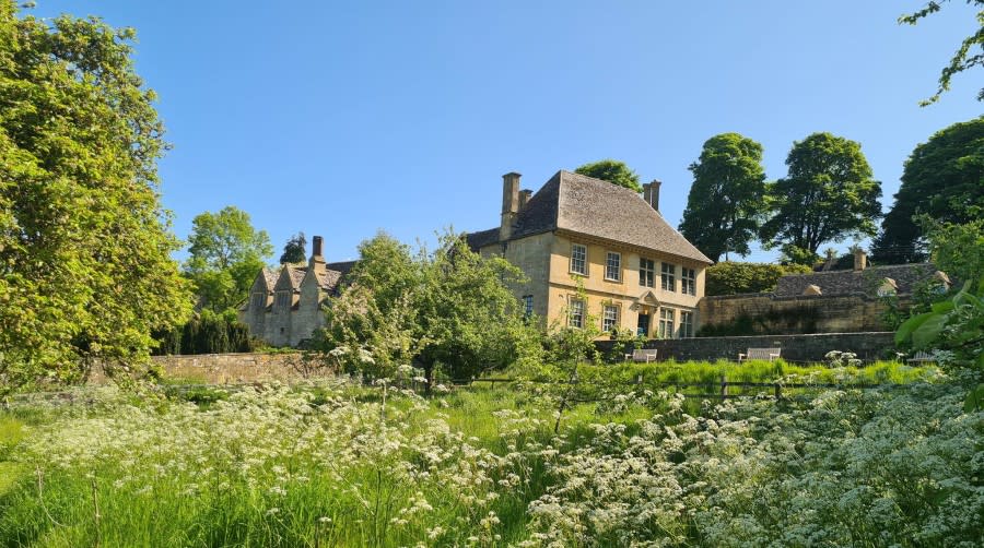 Burford on the Hill - Wonderful Winchcombe Snowshill Manor and Garden